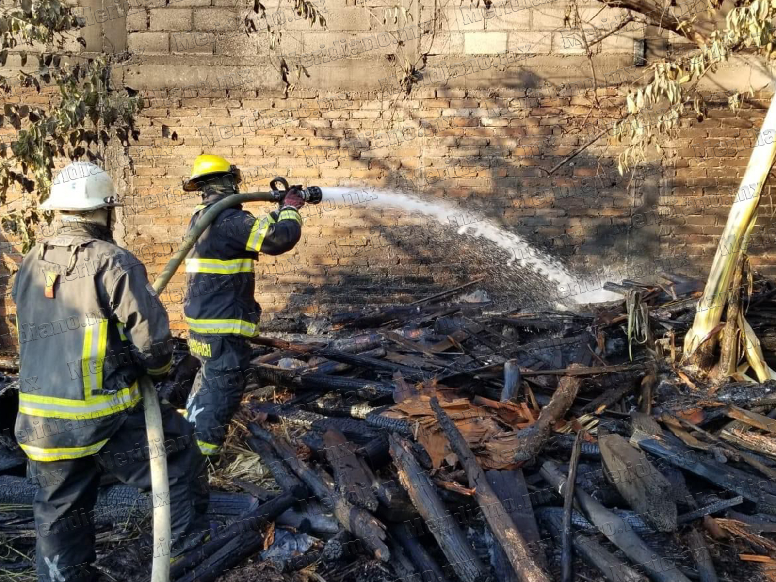 Le prendieron fuego a un montón de basura | Meridiano.mx