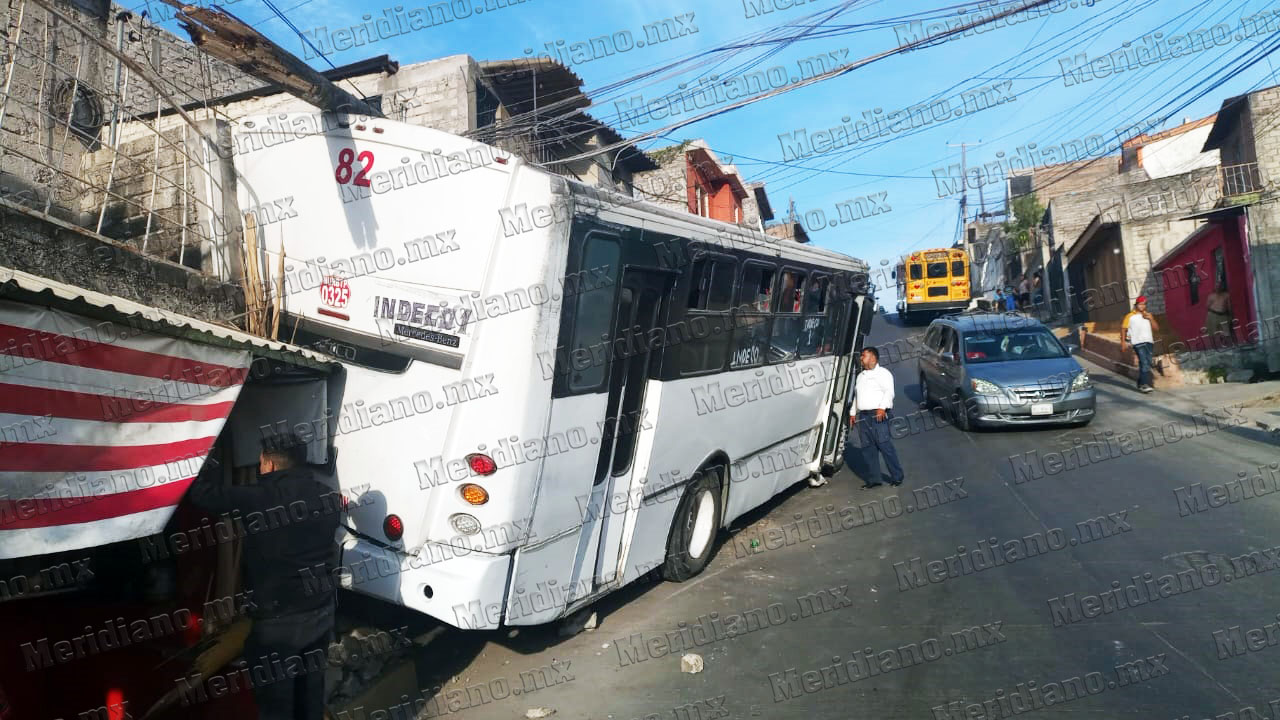 Camión se queda sin frenos en la bajada a Ruinas de Jauja Meridiano.mx